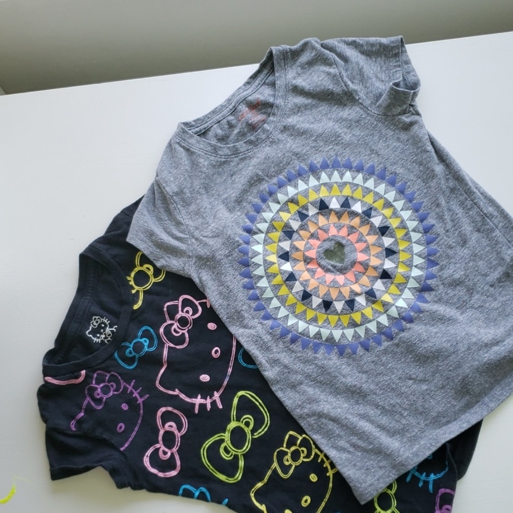2 teeshirts